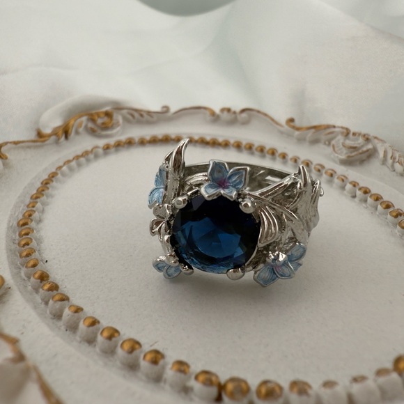 Anthropologie Elegant Silver and Blue Floral Ring - Picture 5 of 8